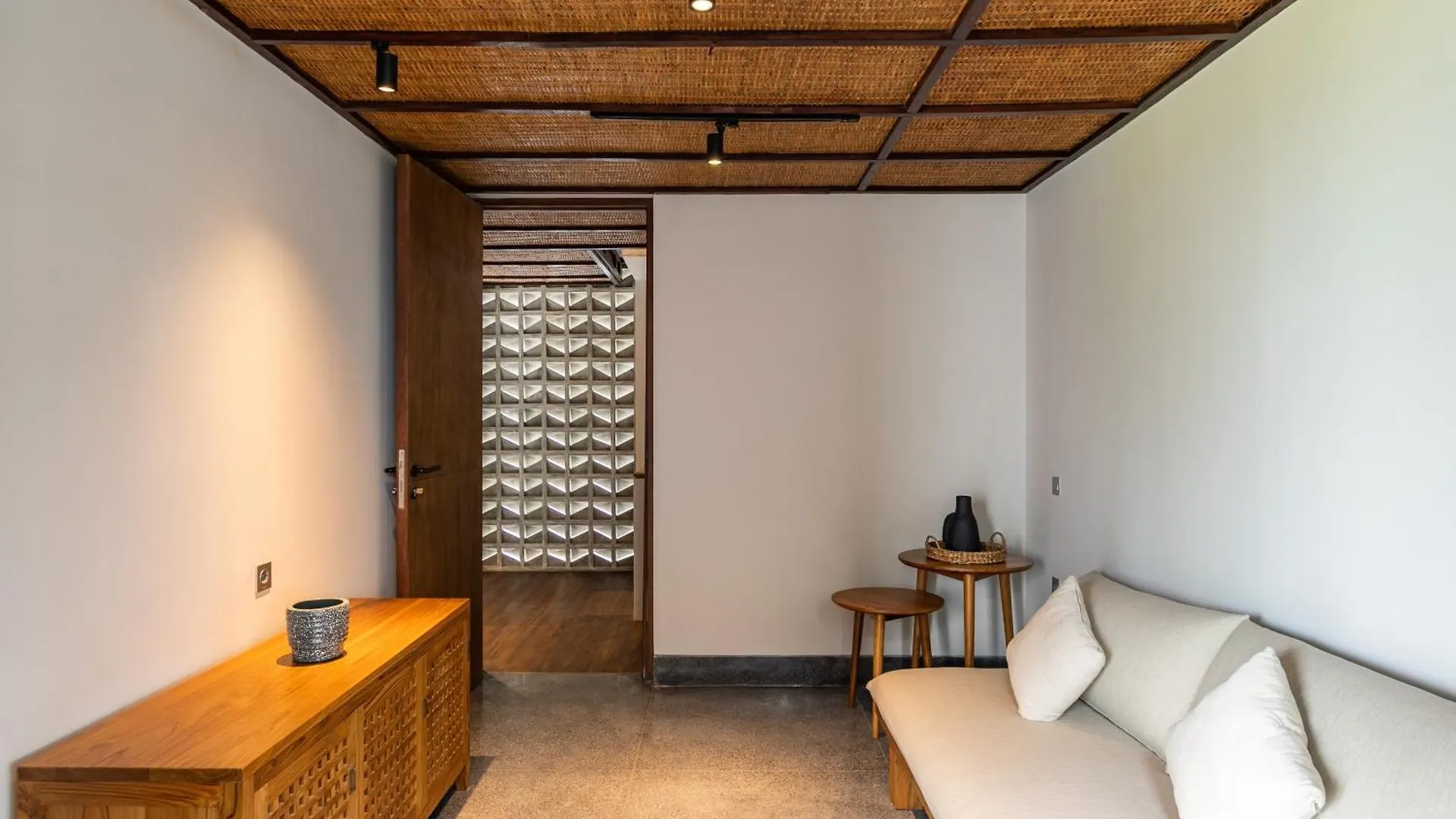 The Hollow Canggu By Bali Prime Hospitality Indonesien